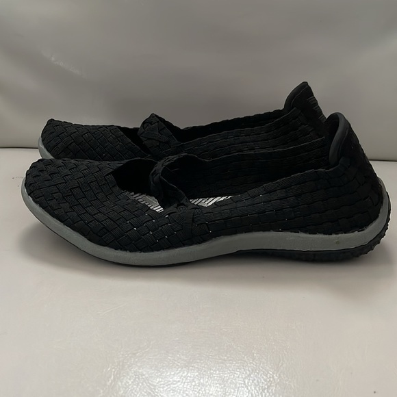 BN Flexfit shoes. size 39. Fit like a 8.5. - Picture 2 of 4